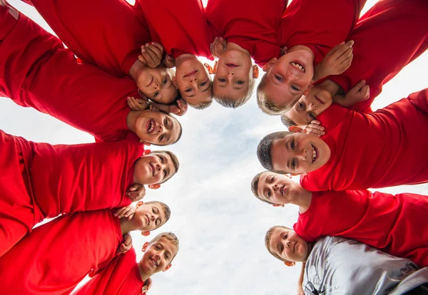 Equipe de futebol de crianças — Fotografia de Stock