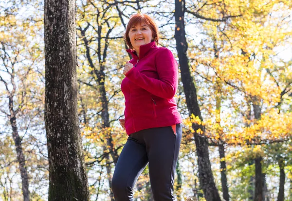 Active Middle Aged Woman Jogs Runs Nature — Stock Photo, Image