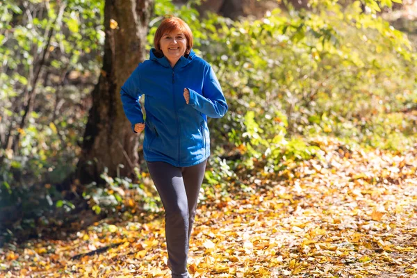 Active Middle Aged Woman Jogs Runs Nature — Stock Photo, Image