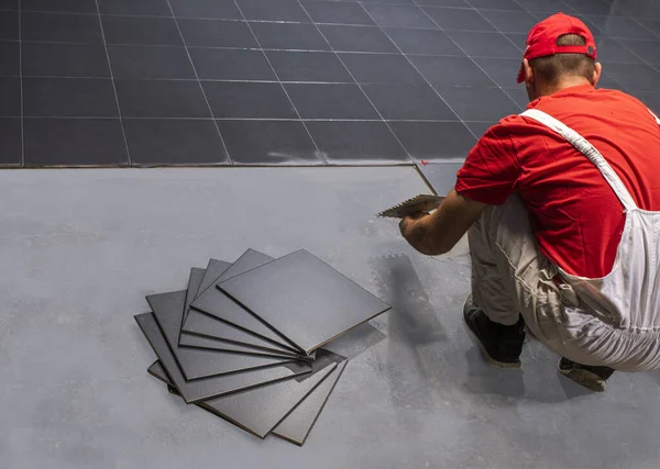 Construction Worker Putting New Floor Tiles — Stock Photo, Image