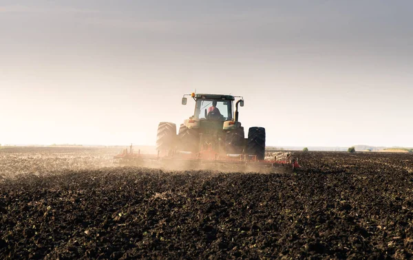 Agricultor Preparando Seu Campo Trator Pronto Para Primavera — Fotografia de Stock