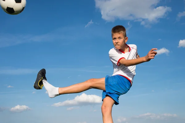 Çocuğun futbol — Stok fotoğraf