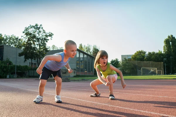 Niños corriendo — Foto de Stock