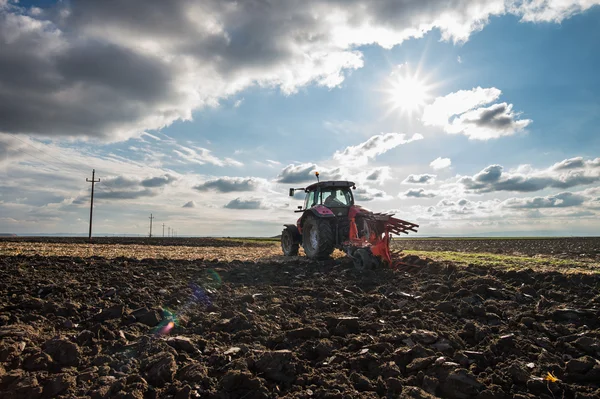 Tractor plowing — Stock Photo, Image