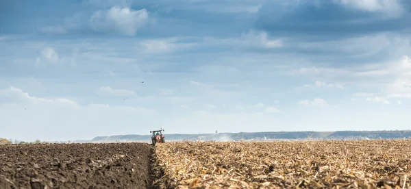 Tractor Plowing — Stock Photo, Image