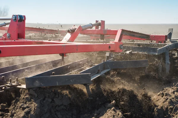 Voorbereiding van land bestemd voor zaaidoeleinden — Stockfoto