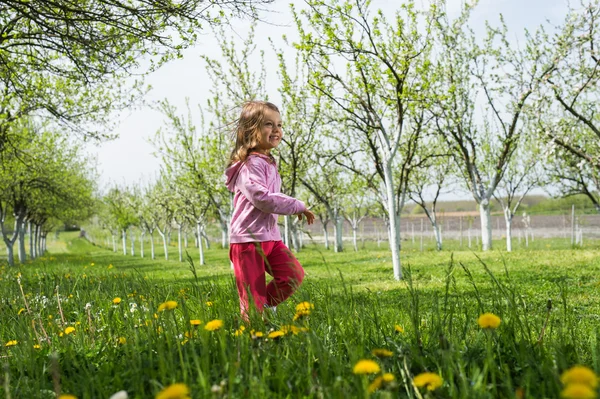 Little girl running — Stock Photo, Image