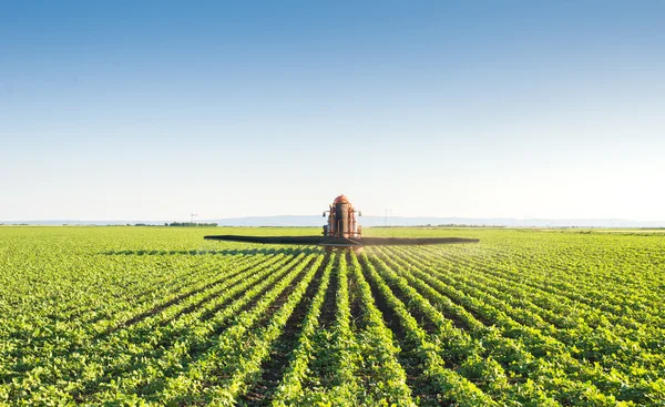 Pulverização do tractor — Fotografia de Stock