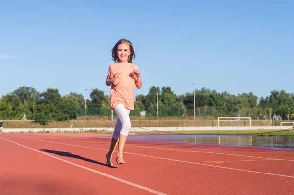 Menina feliz correr — Fotografia de Stock