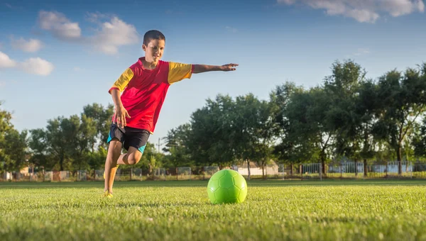 Çocuklar Futbolu — Stok fotoğraf