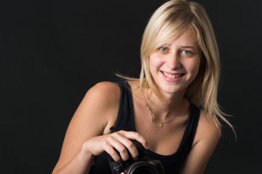 Kameralı genç kadın.