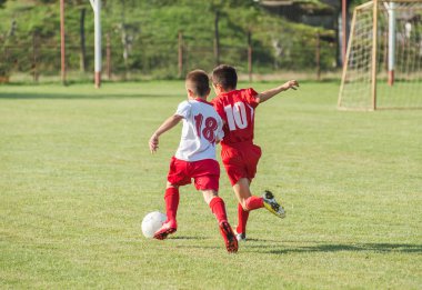 çocuklar futbol tekme