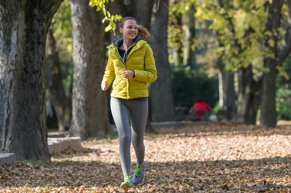 Pretty young girl  jogging — Stock Photo, Image