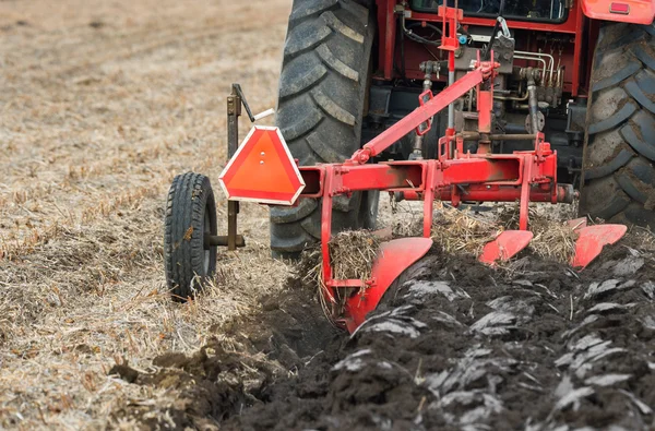 Champ de labour tracteur — Photo