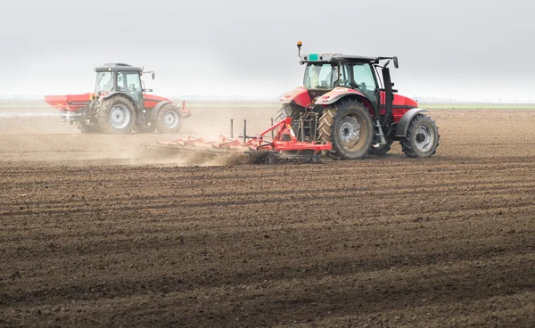 Preparing land for sowing — Stock Photo, Image