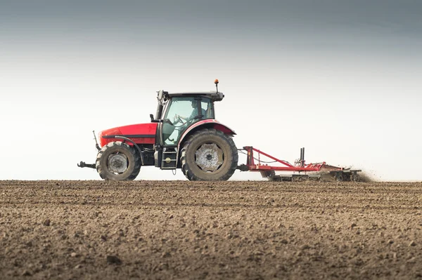 Preparing land for sowing — Stock Photo, Image