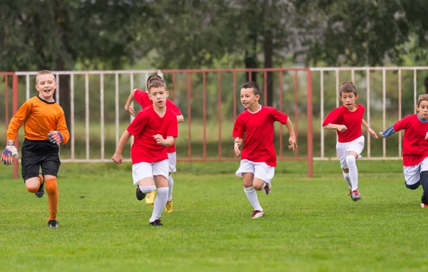 Treinamento de futebol para crianças — Fotografia de Stock