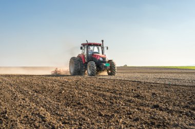 Arazi hazırlama traktör 