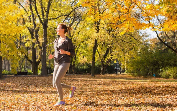 Young girl  jogging — Stock Photo, Image