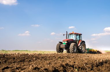 Arazi hazırlama traktör 