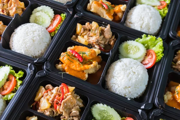 Готовы Съесть Азиатскую Рисовую Коробку Современная Тайская Еда Забрать Пластиковые — стоковое фото