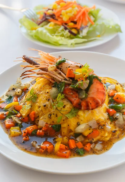 Meleta de comida tailandesa com camarão em molho de pimenta preta . — Fotografia de Stock