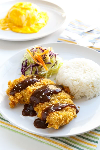 Comida japonesa Tonkatsu carne de porco frita — Fotografia de Stock