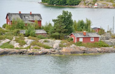 Helsinki / Finland - 27 Temmuz 2013: küçük adaların denize yakın Helsinki şehir içinde