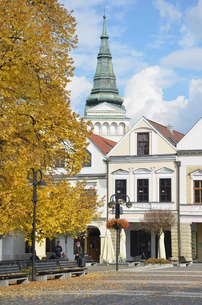 Historische stadsplein in de herfst, zilina, Slowakije — Stockfoto