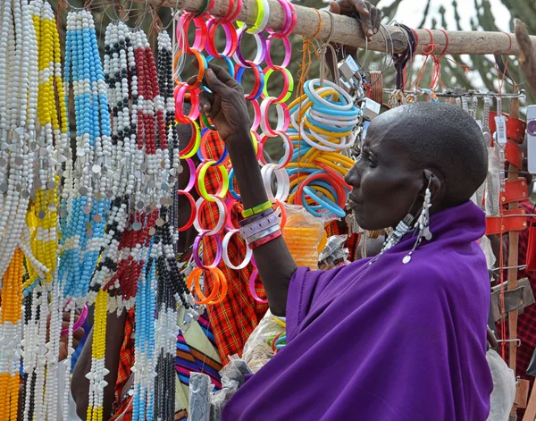 Masai woman in the market — Stock Photo, Image