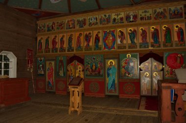 Karelia. - Rusya. 3 Ekim 2018. Peygamber Elijah Ortodoks Kilisesi 'nin içindeki azizlerin resimleri Vodlozero Gölü' nün birçok adasından birindedir..