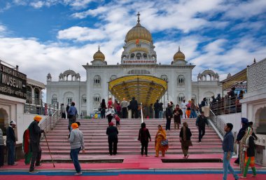 Delhi mi? Hindistan. 30 Ocak 2016. Gurdwara Bangla Sahib Sikh Tapınağının mimarisi. Sih Guru ile olan ortaklığıyla bilinen ana Sih tapınağı..
