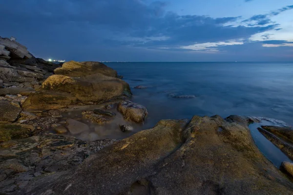Ρωσία Ντάγκεσταν Αυγή Στη Βραχώδη Ακτή Της Κασπίας Θάλασσας Κοντά — Φωτογραφία Αρχείου