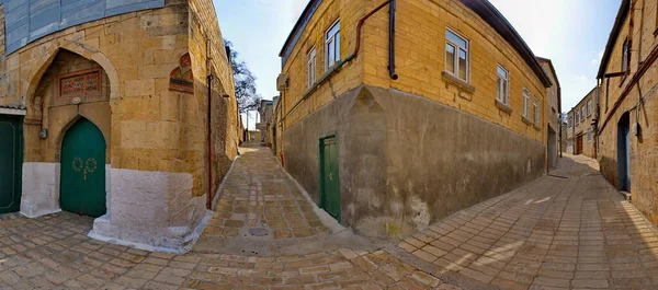 - Rusya. Dağıstan. Derbent 'deki Naryn-Kala kalesinin eteğindeki eski kasaba bölgesi..