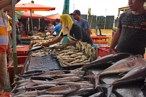 Semporna Malásia Ilha Bornéu Dezembro 2018 Uma Abundância Peixes Frutos — Fotografia de Stock