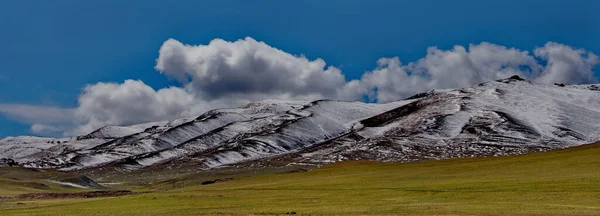 Mongolia Occidental Las Nubes Las Estepas Nevadas Gran Altitud Parecen — Foto de Stock