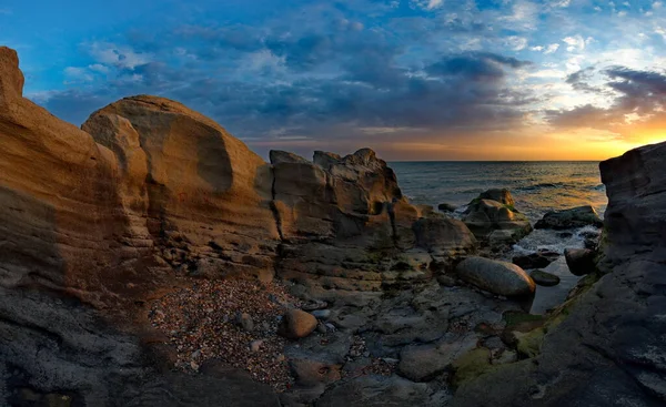 Russia Daghestan Alba Sulla Riva Rocciosa Del Mar Caspio Vicino — Foto Stock