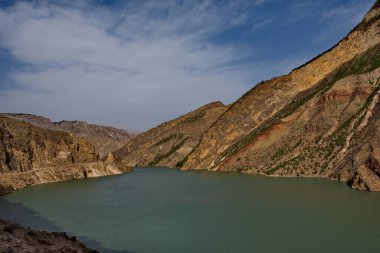 - Rusya. Kuzey-Doğu Kafkasya. Dağıstan Cumhuriyeti. Avar Koysu Nehri 'nin vadi ve kanyonlarında hidroteknik rezervuar..