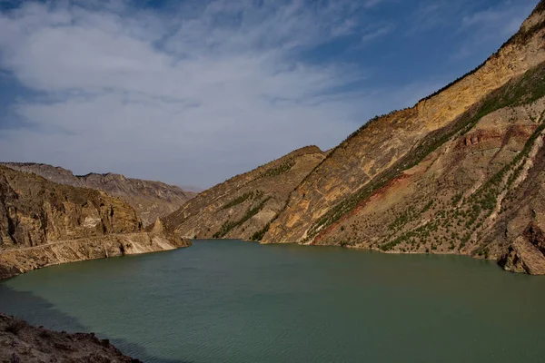 - Rusya. Kuzey-Doğu Kafkasya. Dağıstan Cumhuriyeti. Avar Koysu Nehri 'nin vadi ve kanyonlarında hidroteknik rezervuar..