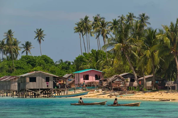 Semporna Malaysia November 2018 Fishermen Village Sea Gypsies Swim Homemade — Stockfoto