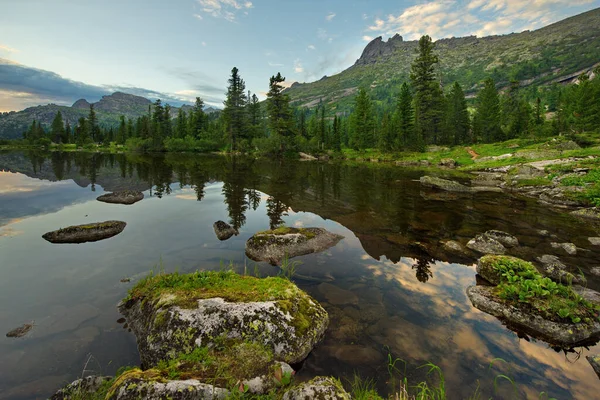 Russia Krasnoyarsk Territory Eastern Sayans Summer Evening Shore Azure Mountain — Stock Photo, Image