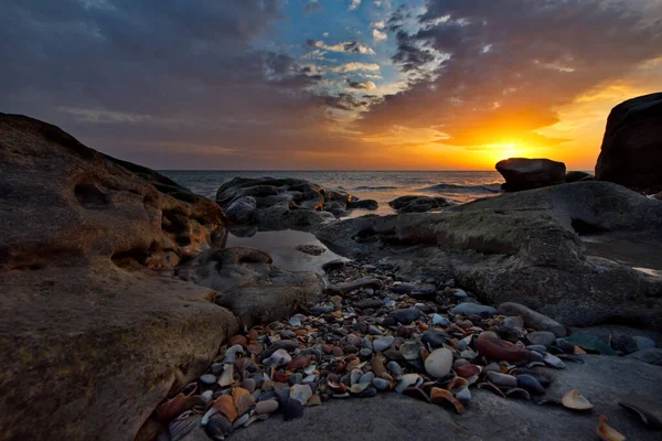 Rusia Daguestán Amanecer Costa Rocosa Del Mar Caspio Esparcida Con — Foto de Stock