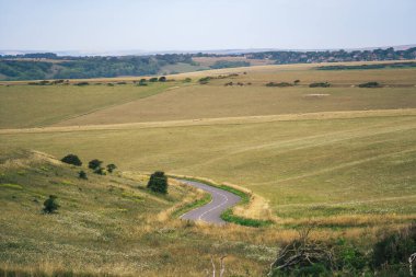 Güney Downs tepelerinin Sussex kıyısındaki Beachy Head 'deki tebeşir çayırlar boyunca uzanan bir kır yolu.