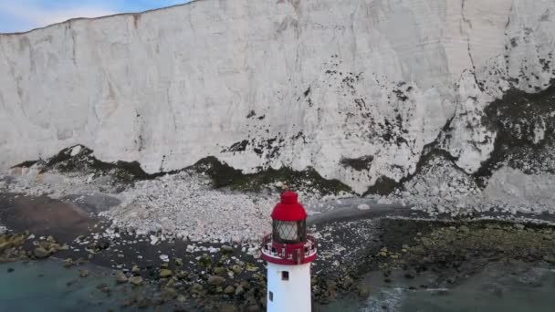 Τοπίο Εναέρια Drone Πλάνα Από Ένα Beachy Head Φάρος Και — Αρχείο Βίντεο