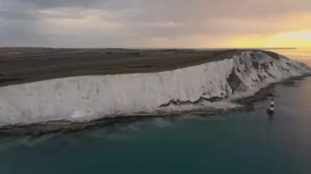 Krajina Letecké Drone Záběry Videa Beachy Head Maják Křídové Útesy — Stock video