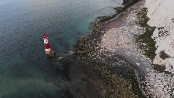 Nagranie Lotu Drona Nad Krajobrazem Latarni Morskiej Beachy Head Klifów — Wideo stockowe