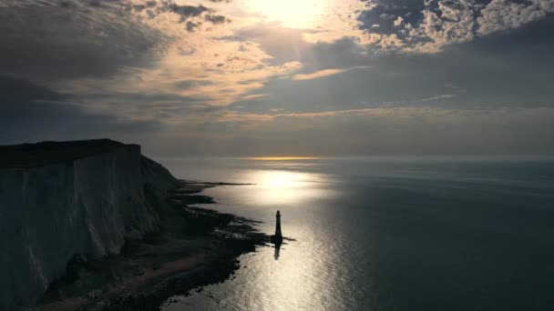 Vidéo Aérienne Phare Beachy Head Falaises Craie Lever Soleil Coloré — Video