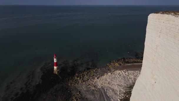 Imágenes Aéreas Drones Paisaje Faro Beachy Head Acantilados Tiza Amanecer — Vídeos de Stock