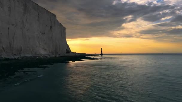 Bir Beachy Head Deniz Feneri Tebeşir Kayalıklarının Eastbourne Yakınlarında Ngiltere — Stok video