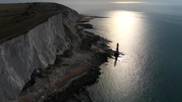 Imagens Drones Aéreos Paisagem Farol Cabeça Praia Penhascos Giz Nascer — Vídeo de Stock